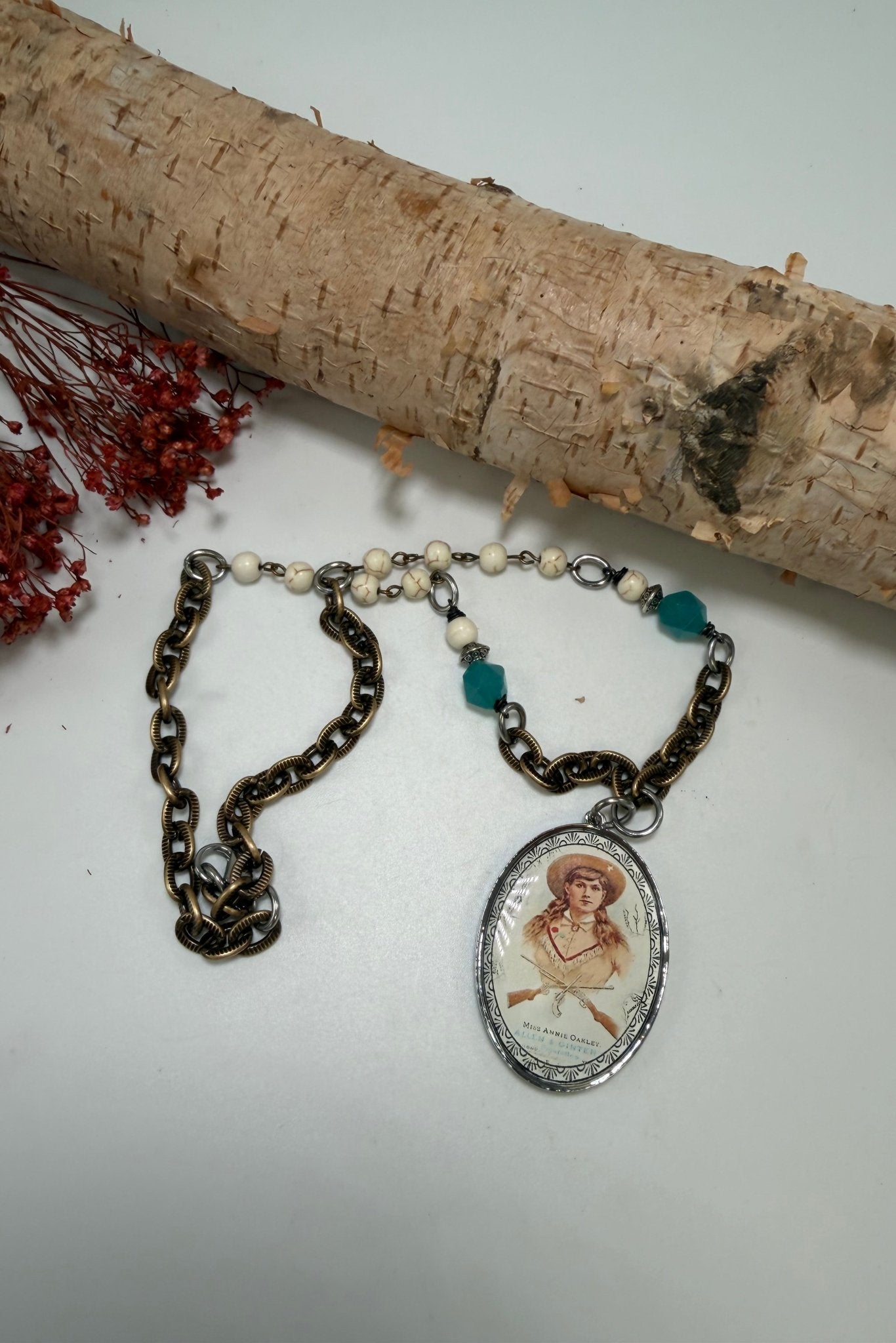 Vintage Portrait Women Short Necklace - ivyandlavyboutique ivyandlavyboutique