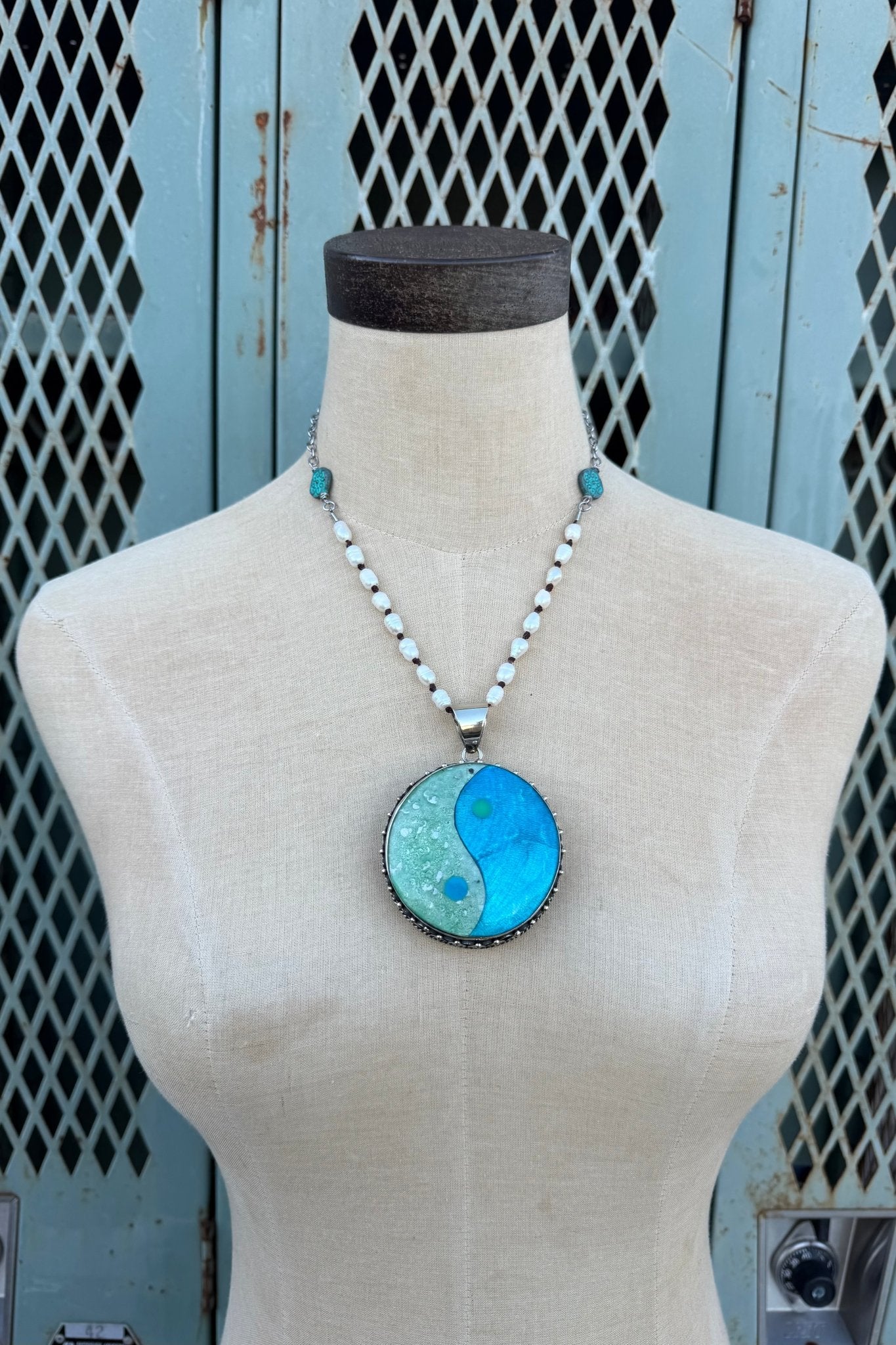 Yin & Yang Blues Necklace - ivyandlavyboutique ivyandlavyboutique