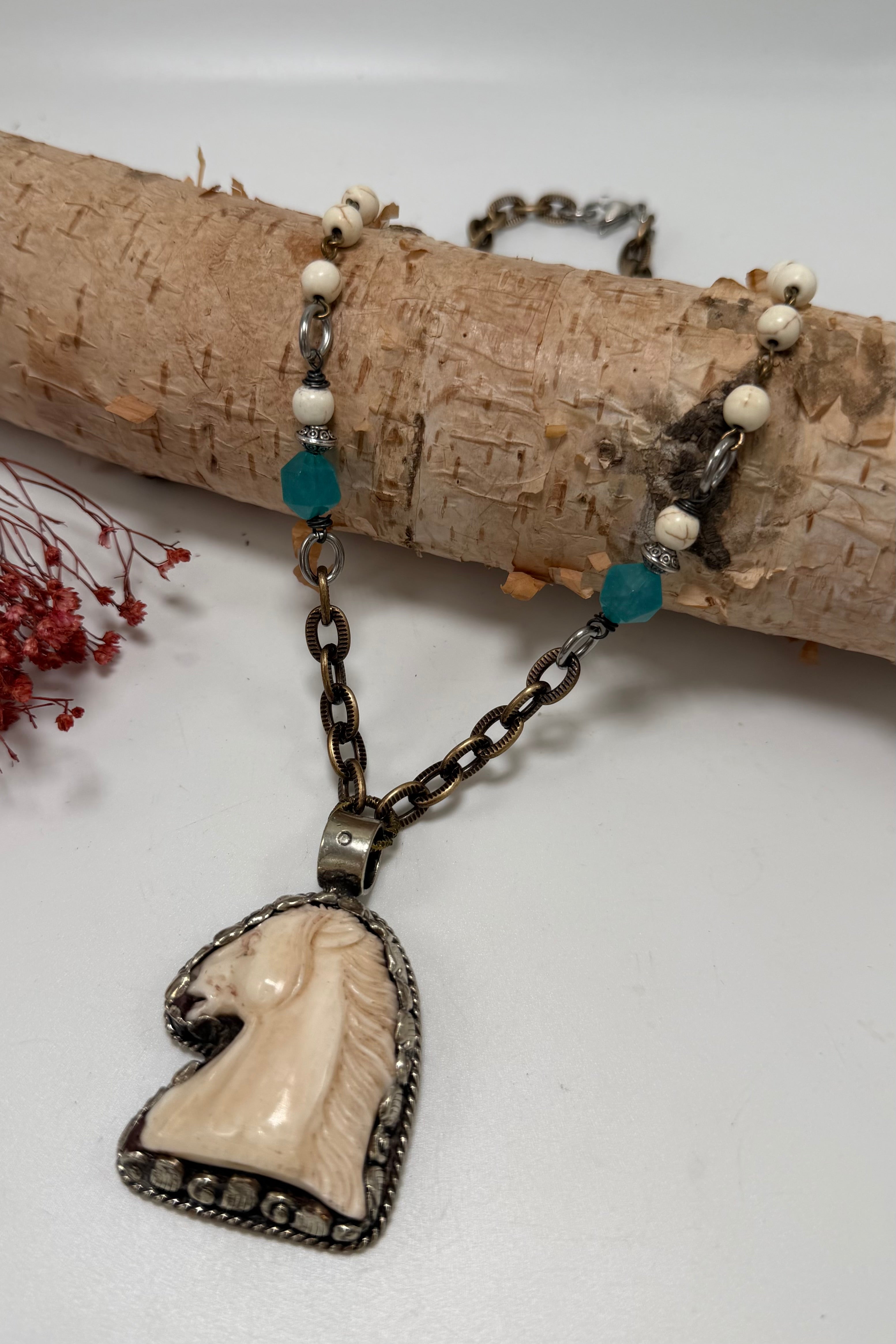 Run Wild Horse Shortie Necklave
