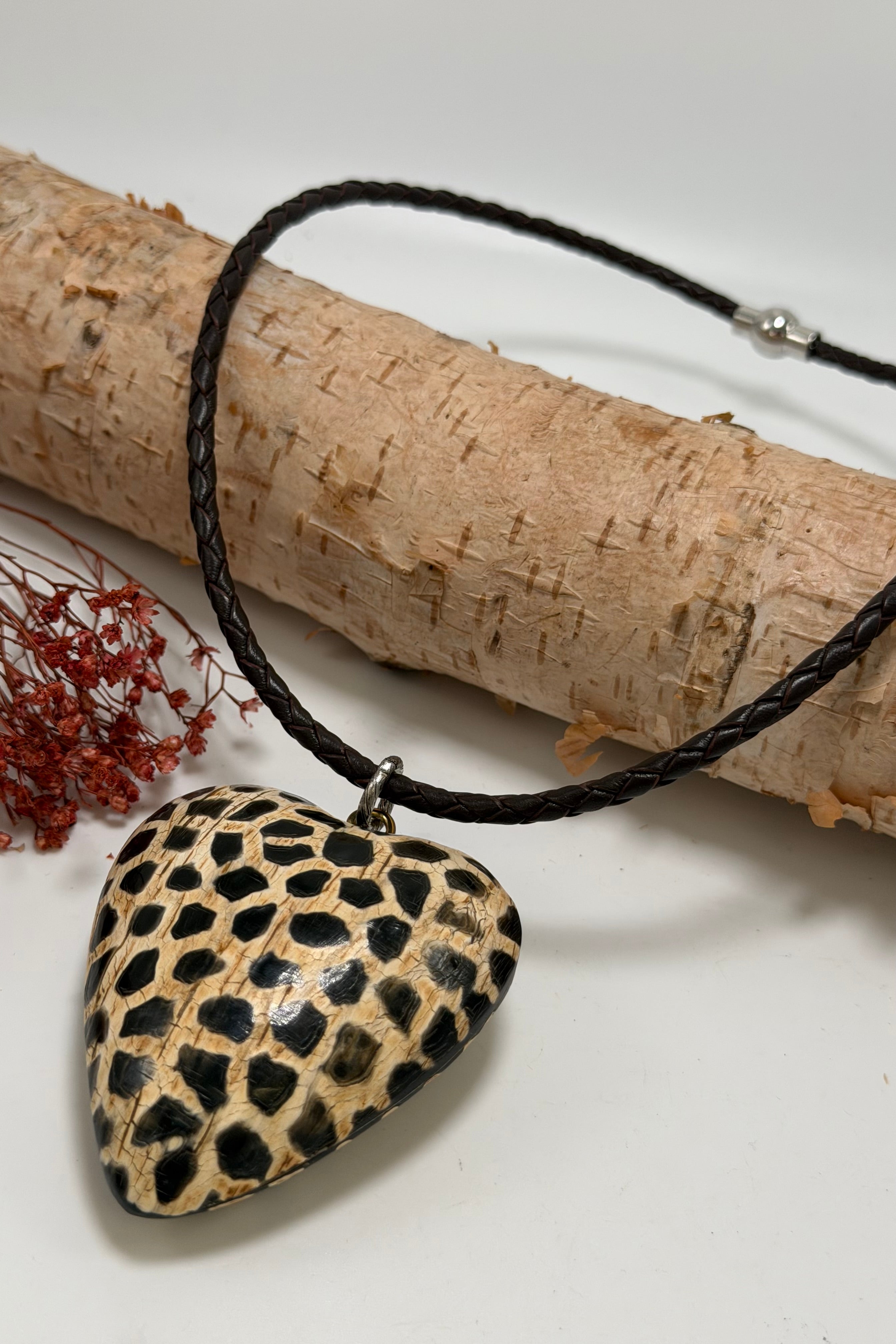 Amazon Heart Choker
