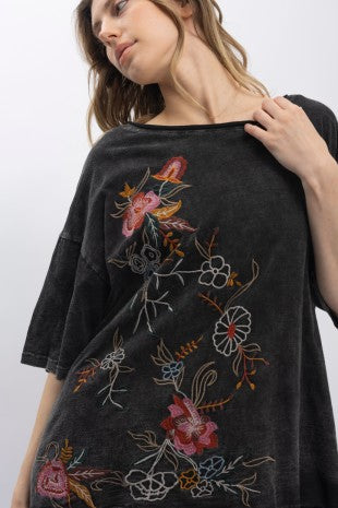 Embroidered Short Sleeve Washed Top