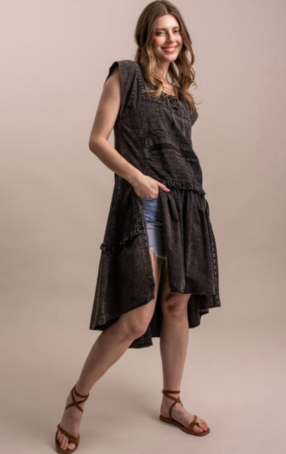 Stella Maye Square Cut Top Tunic in Black