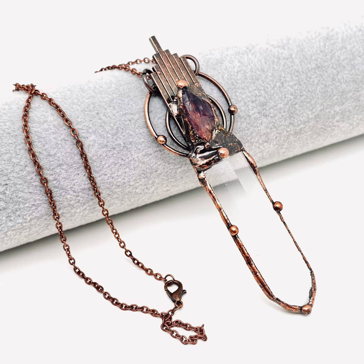 Vingtage Sword-Shaped Stone Crystal Pendant Necklace - CS