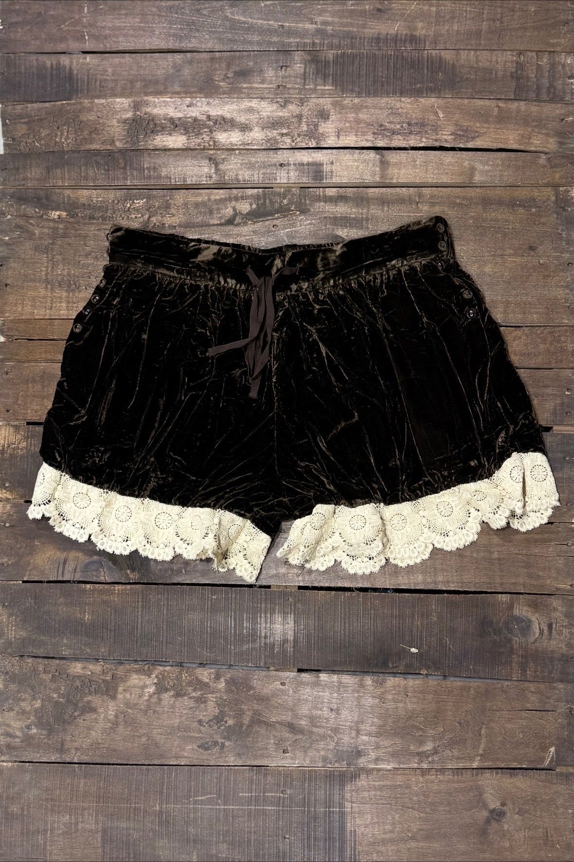 Vintage Romance Shorts in Chocolate