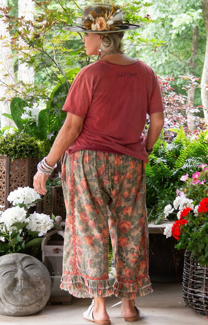 Garden Romance Bloomer in Red Rose Garden