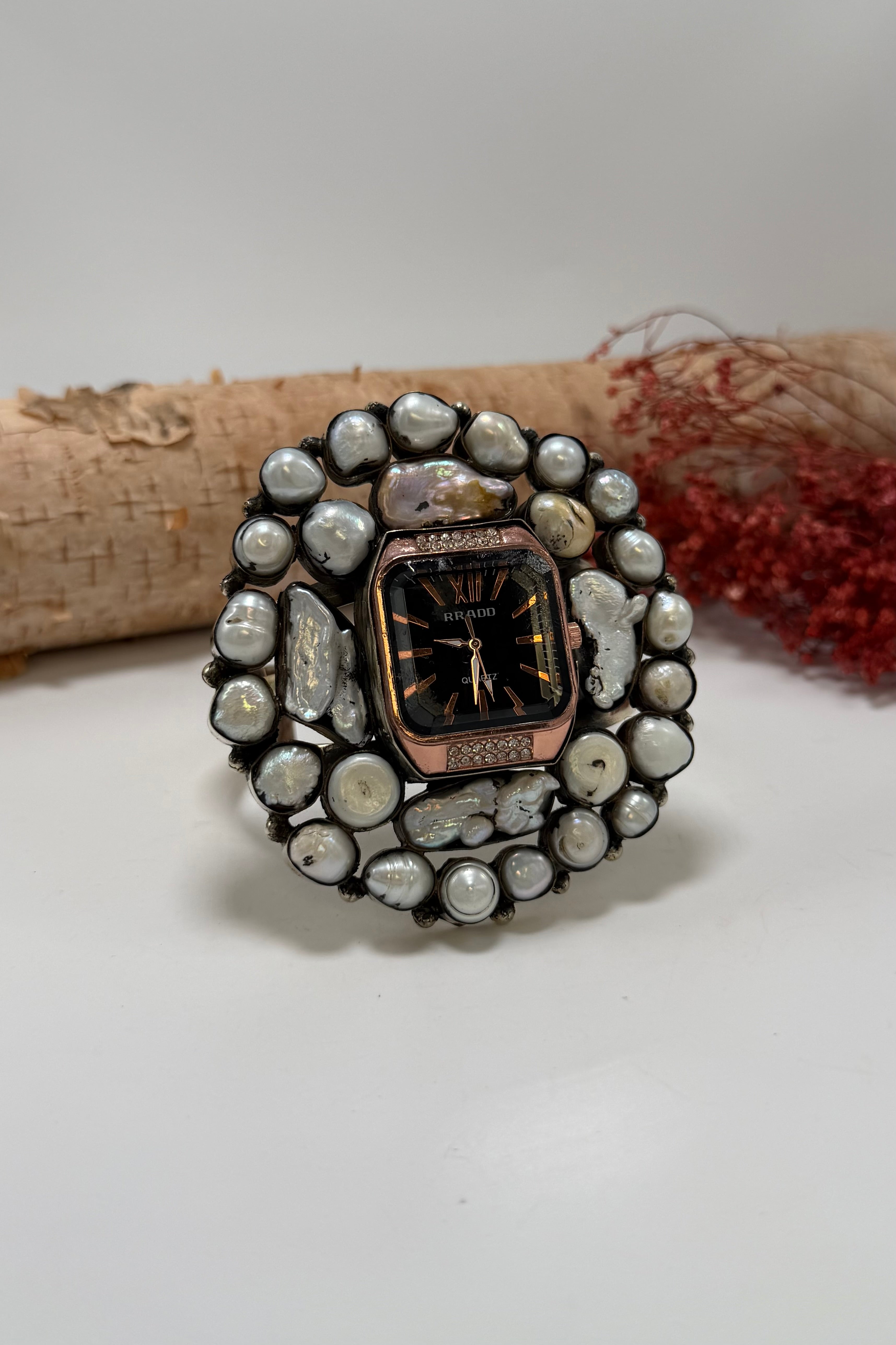 QUARTZ Watch Cuff/Pearls