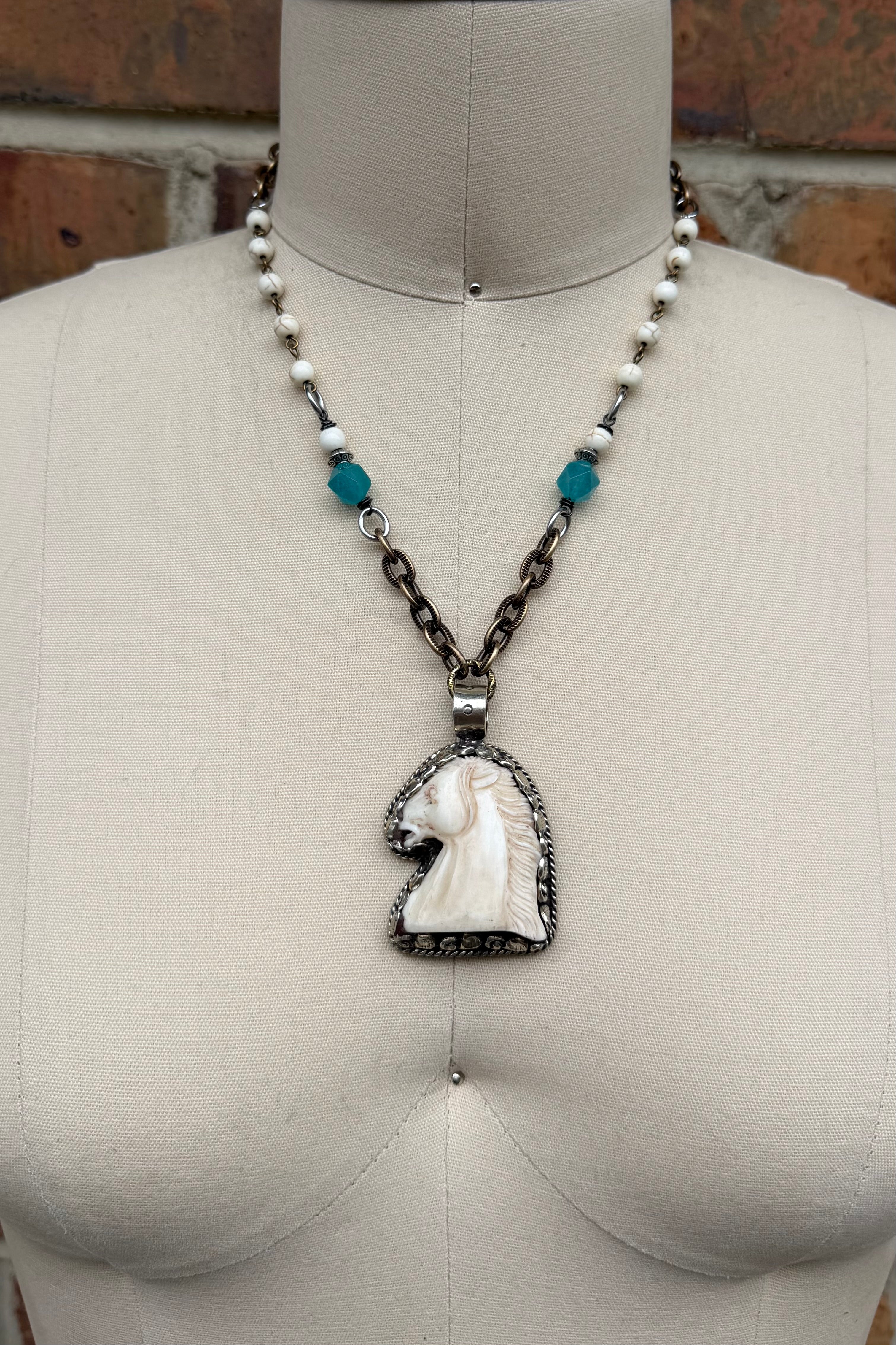 Run Wild Horse Shortie Necklave