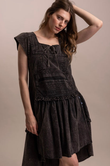 Stella Maye Square Cut Top Tunic in Black
