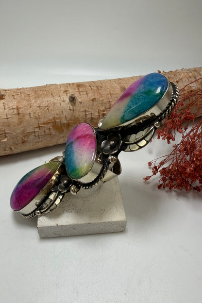 Color Burst In 3s Ring