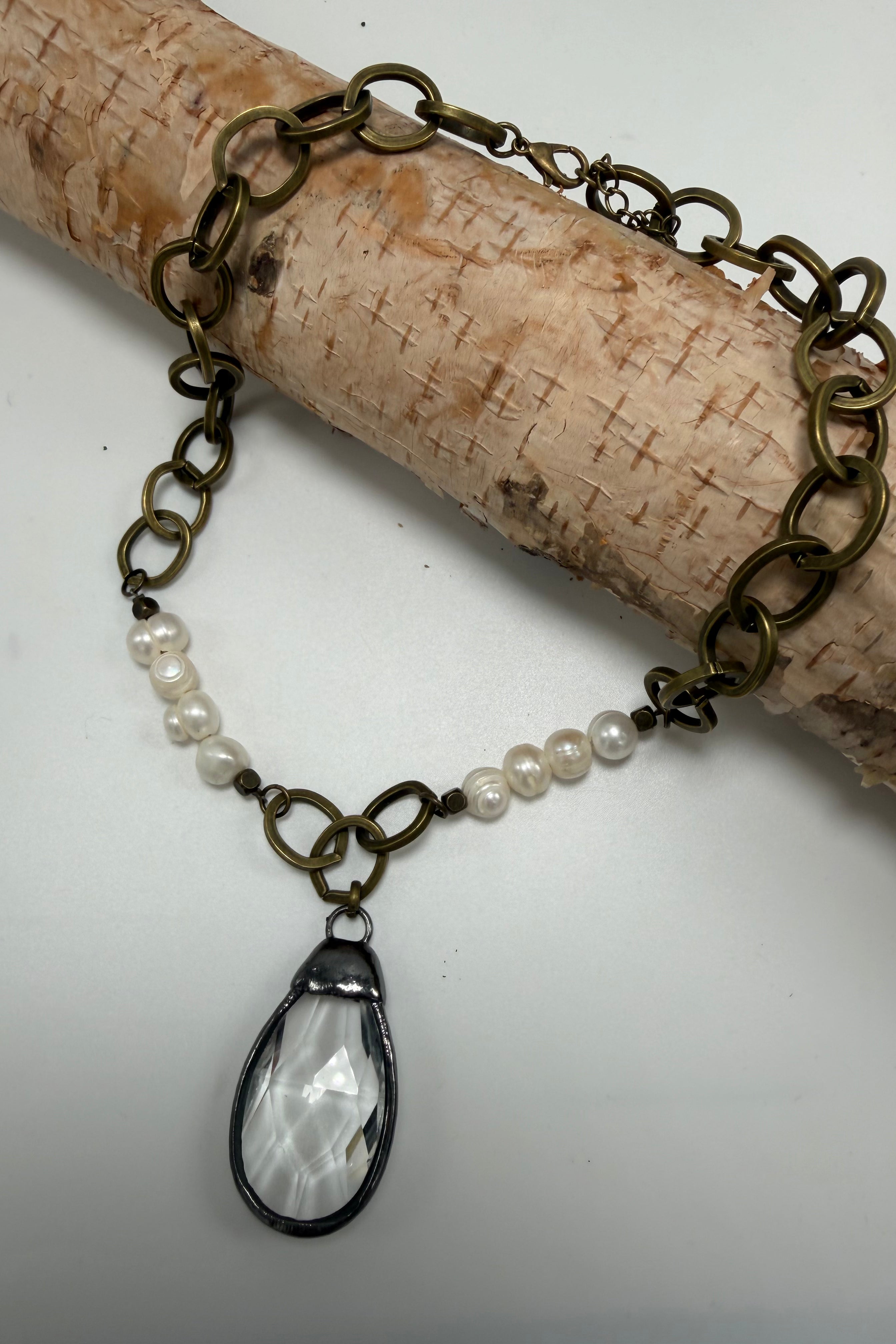 Glass drop choker necklace