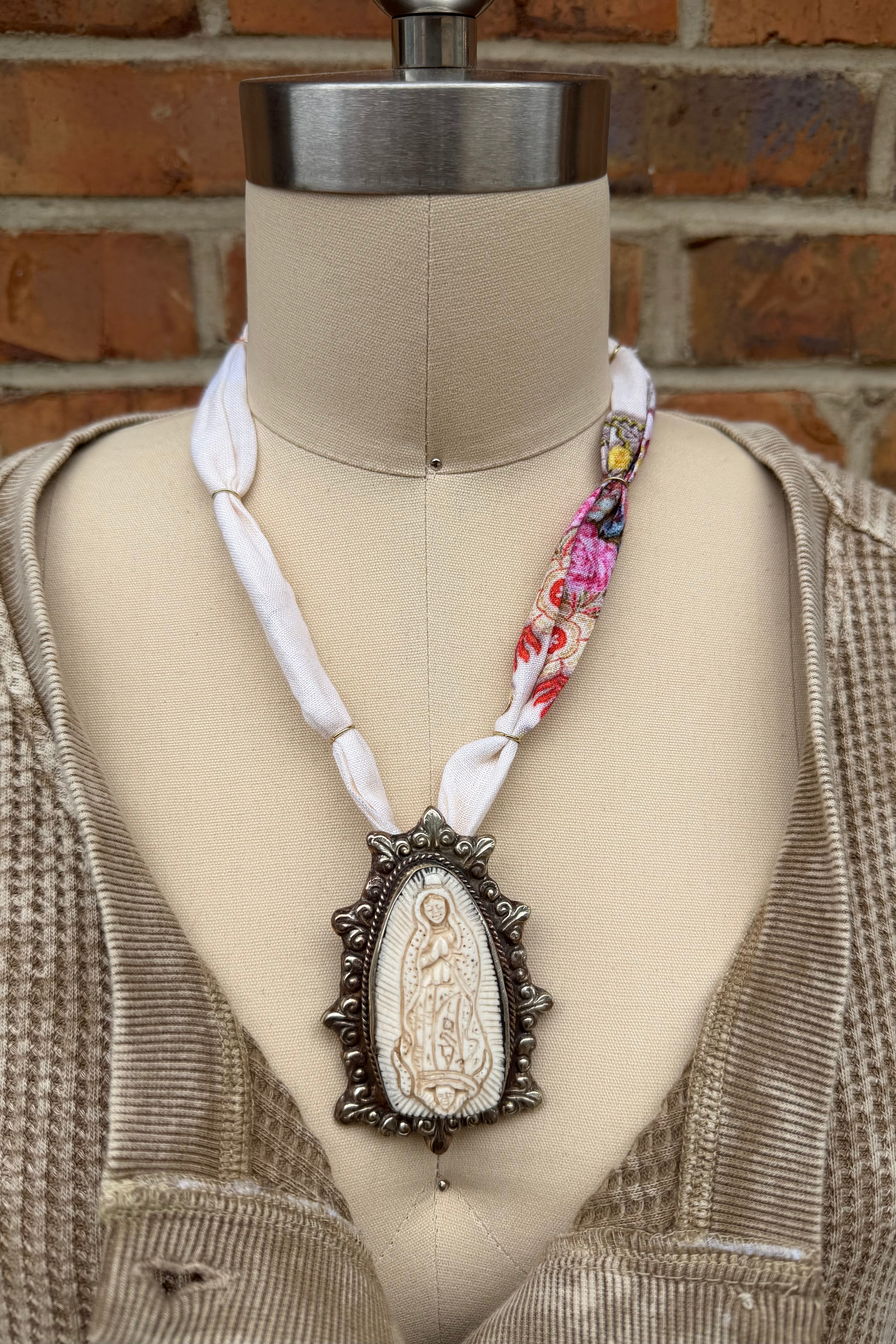 Fabric The Lady Necklace