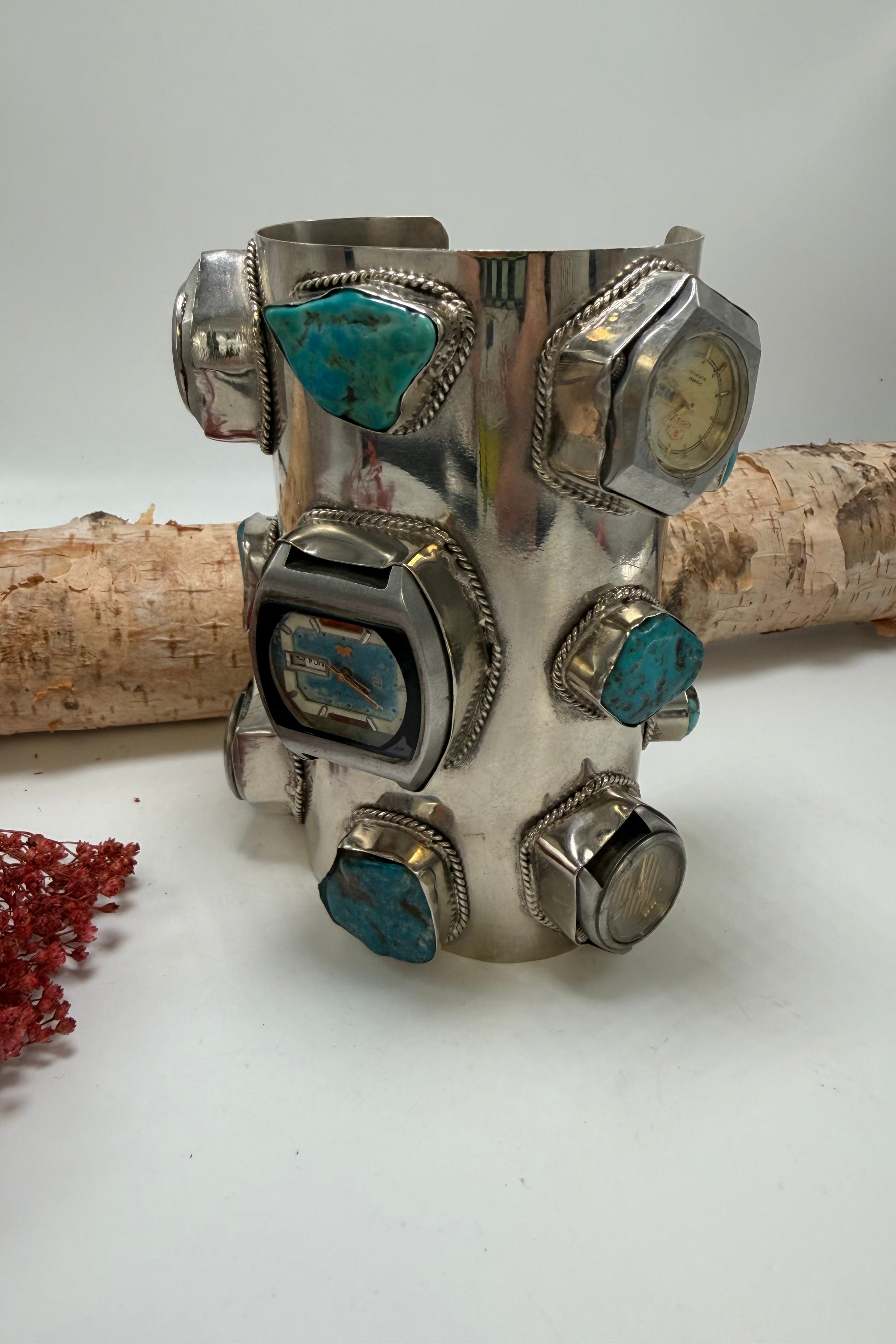 Geo Timed Cuff