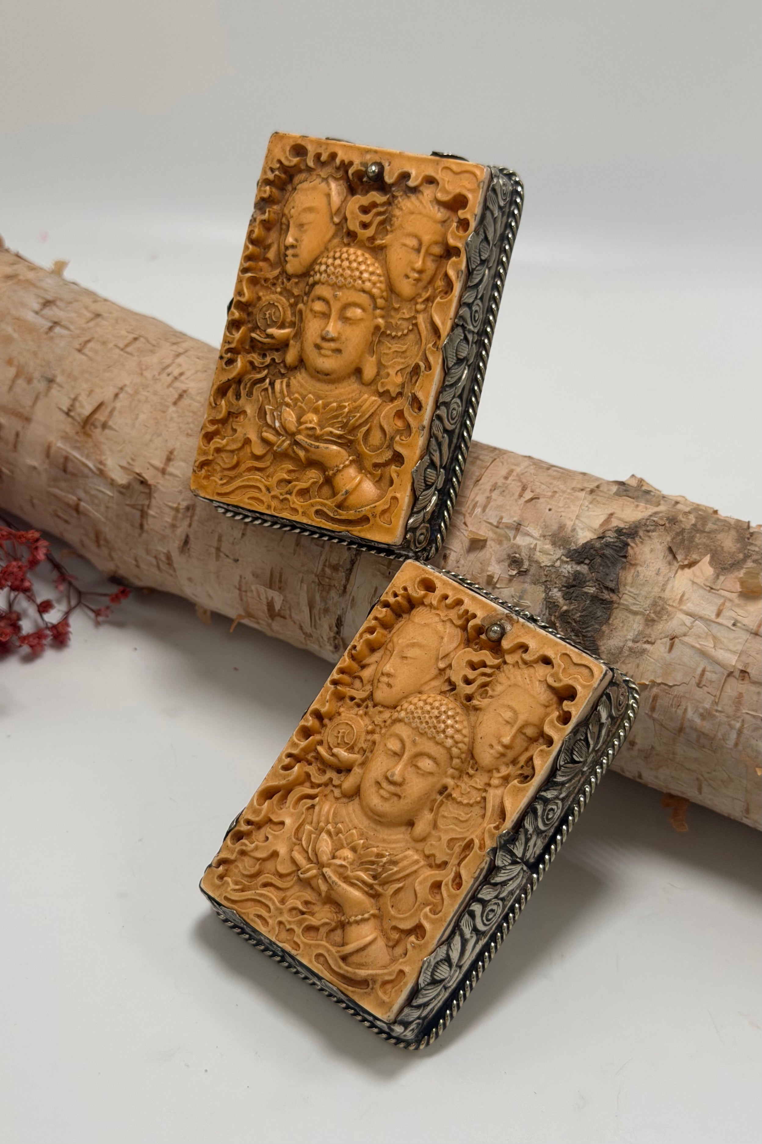 3 Heads Carved Resin BIG Ring