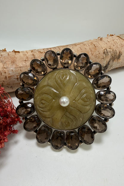 Pearl in the Center Cuff