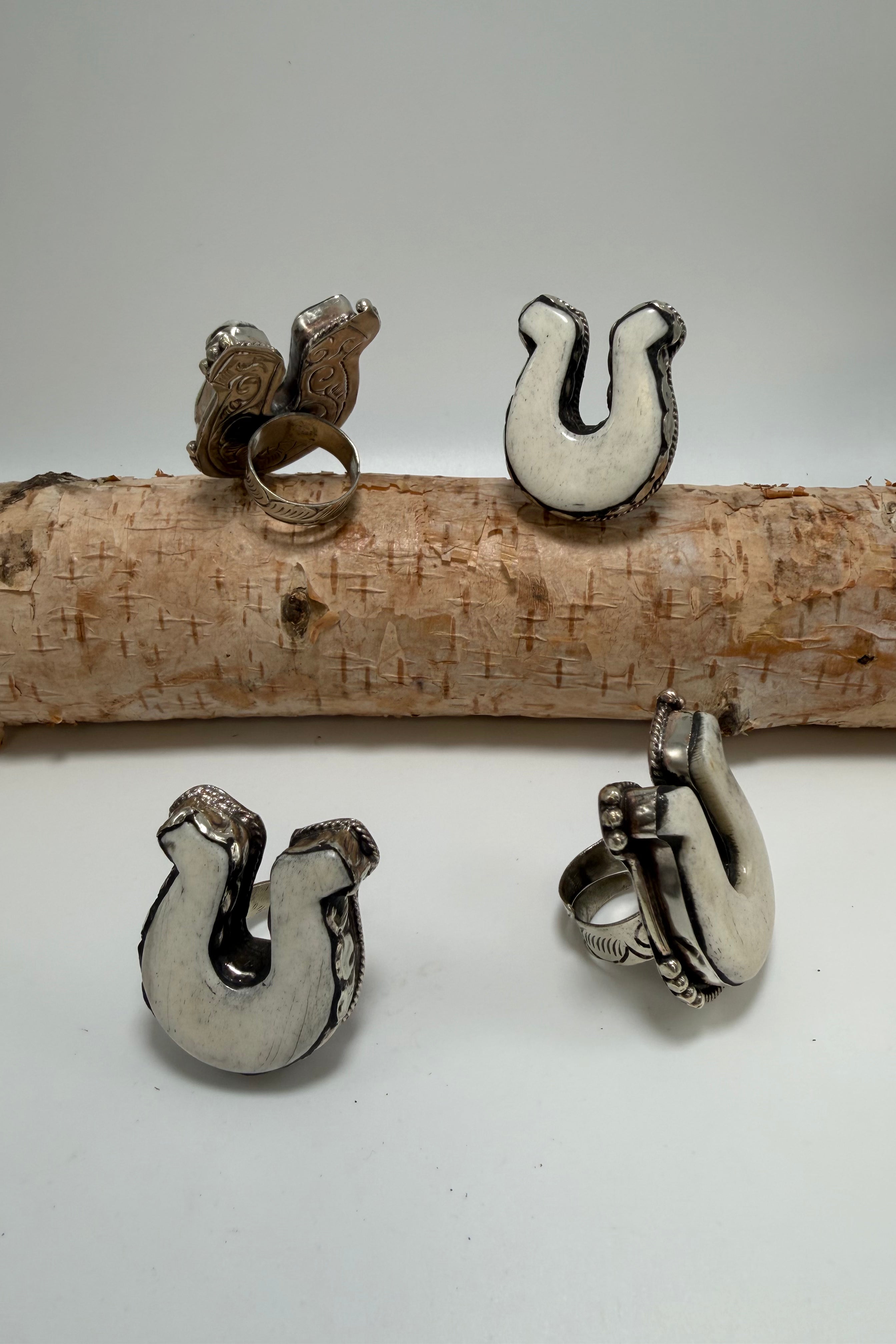 Horse Shoe - Off to the Races Ring