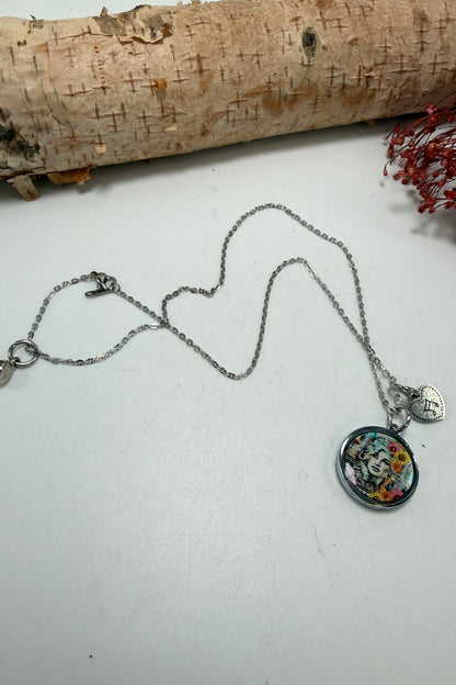 Simply Dolly Necklace