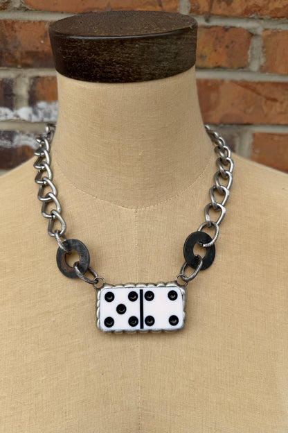 Domino diet Dr Pepper, Shorty necklace