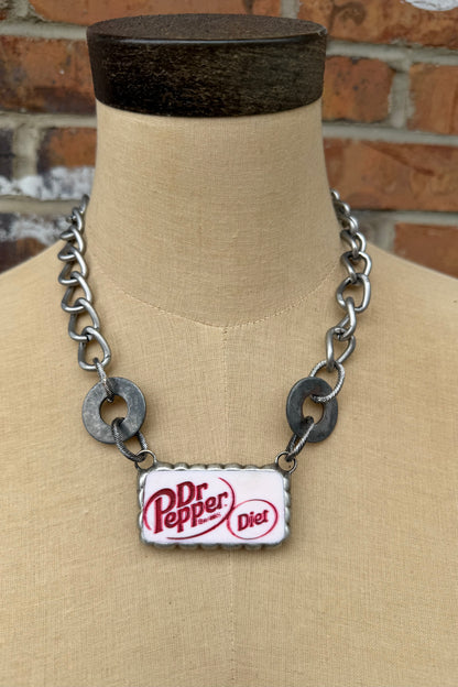 Domino diet Dr Pepper, Shorty necklace