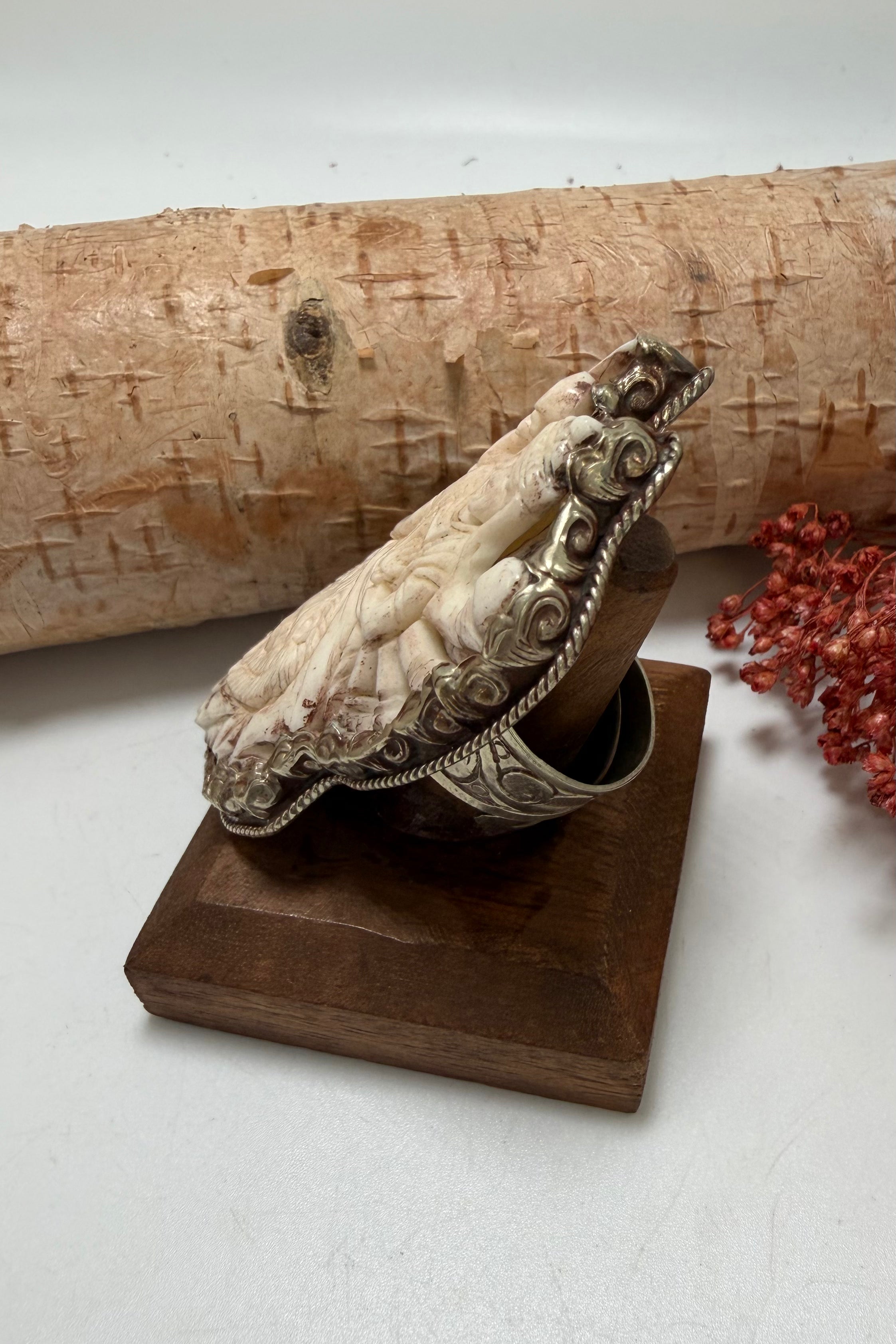 The Lady and Lion Ring