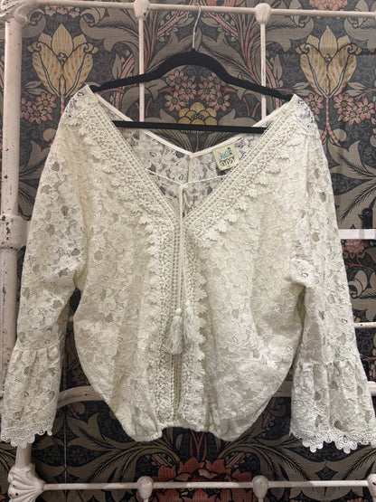 Romantic Views Top - Parchment