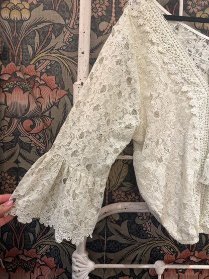 Romantic Views Top - Parchment