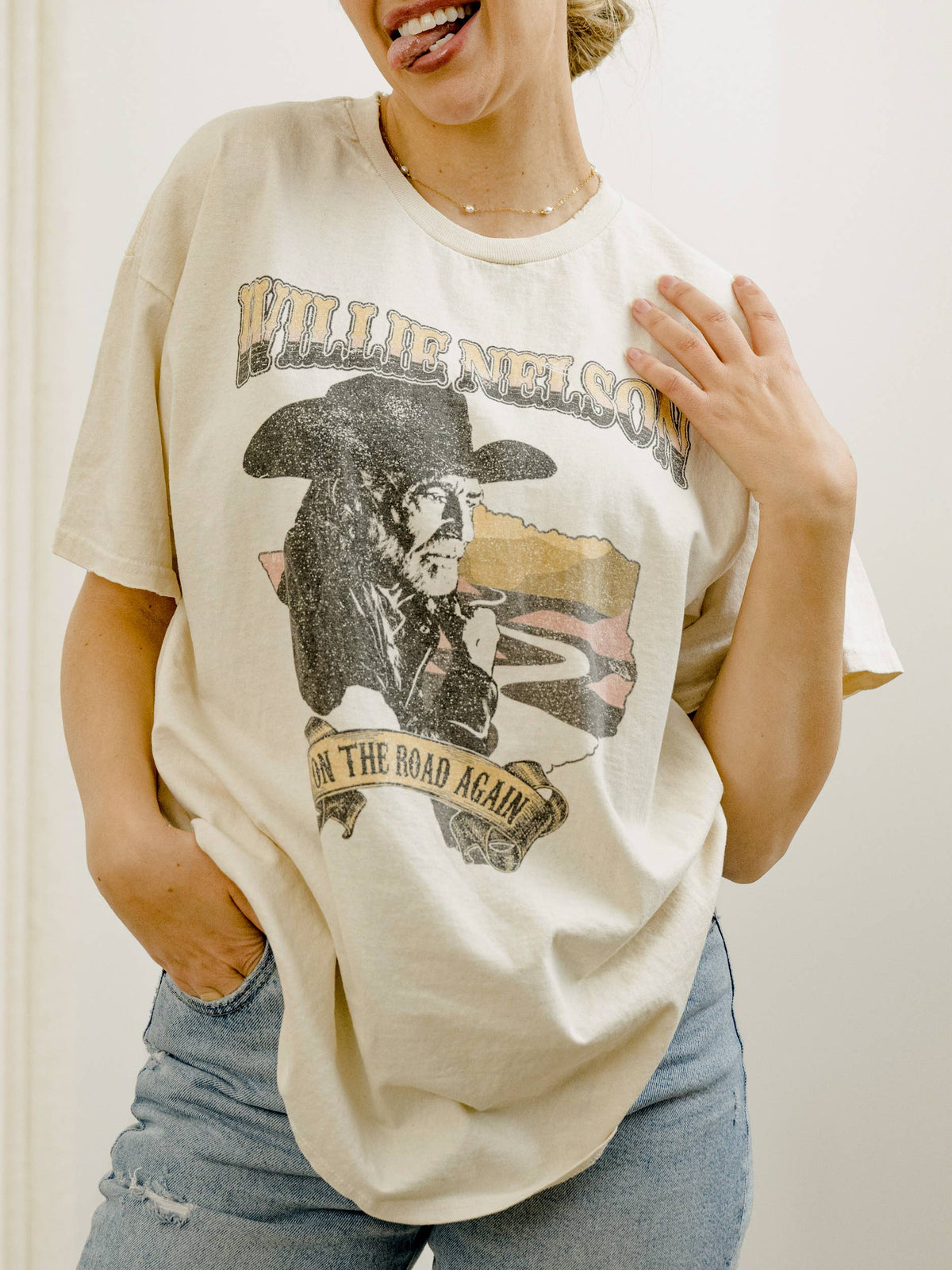 Willie Nelson Desert Texas Off White Thrifted Graphic Tee