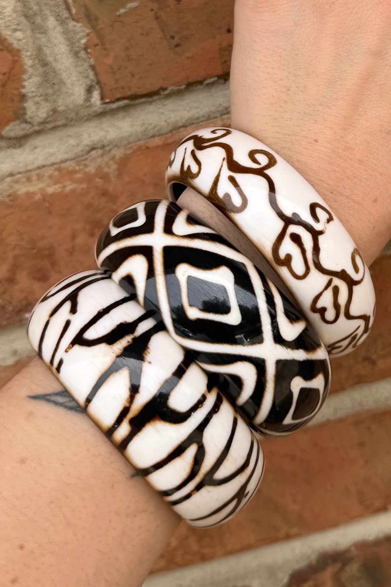 Amazon Resin Chunky Bangle - ivyandlavyboutique ivyandlavyboutique