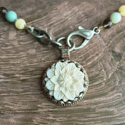 Bone Flower Tibetan Pendant Beaded Necklace - ivyandlavyboutique ZINC Designs