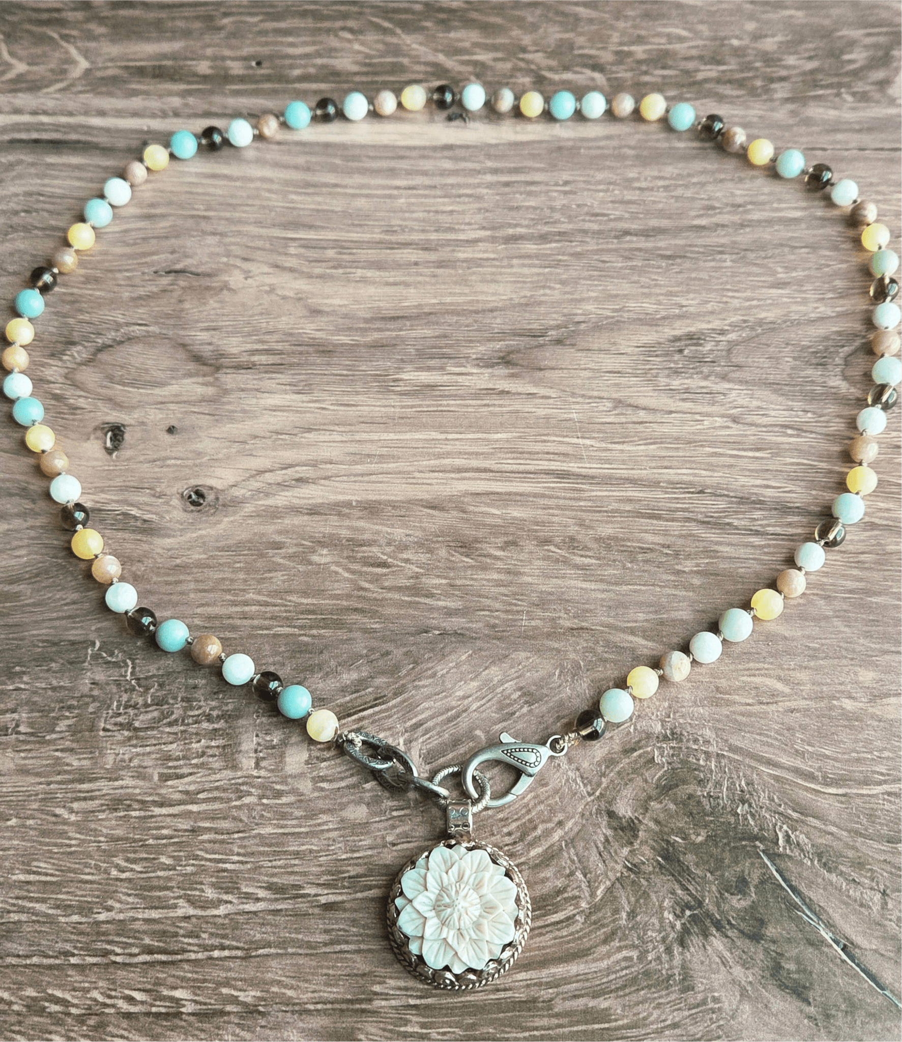 Bone Flower Tibetan Pendant Beaded Necklace - ivyandlavyboutique ZINC Designs