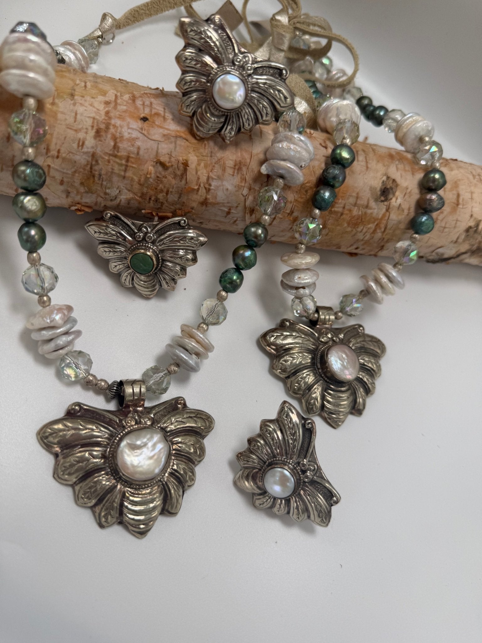 Buzzing Around Bee Necklace - ivyandlavyboutique A Rare Bird Shop