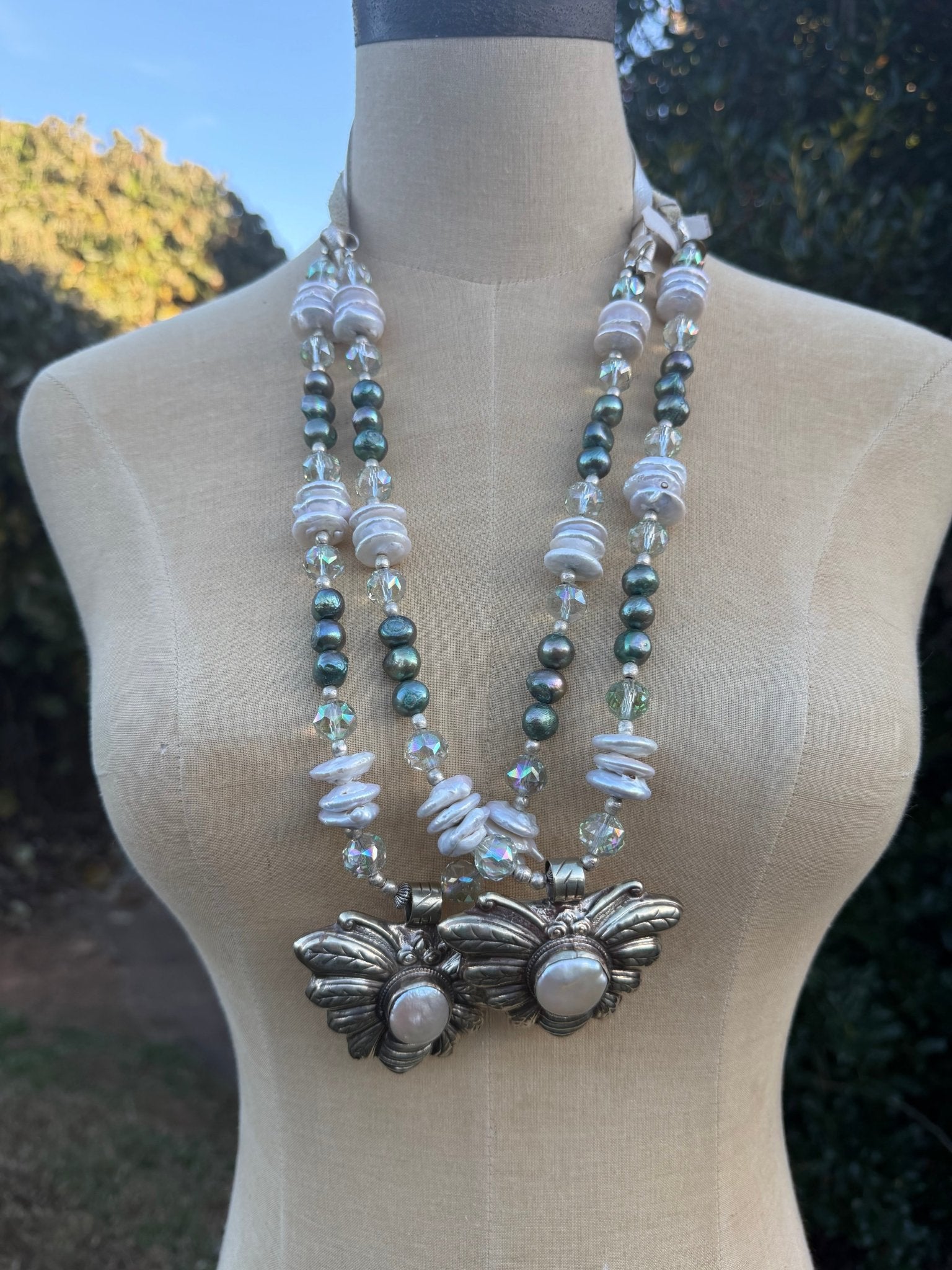 Buzzing Around Bee Necklace - ivyandlavyboutique A Rare Bird Shop