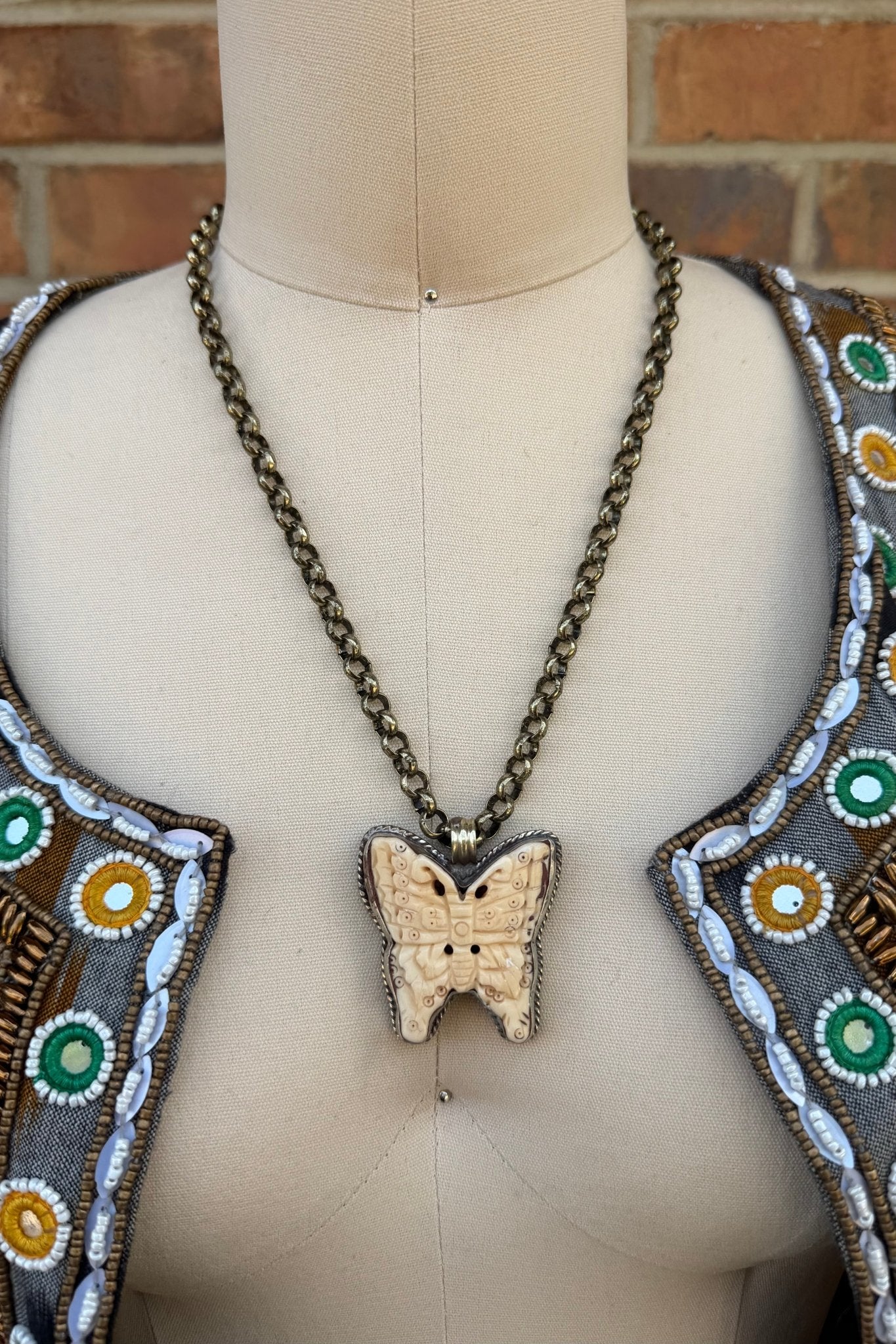 Carved Butterfly Necklace - ivyandlavyboutique ivyandlavyboutique