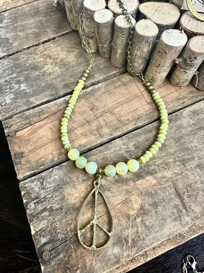 Citron Peace - Neck  - ivyandlavyboutique Scooples Jewelry