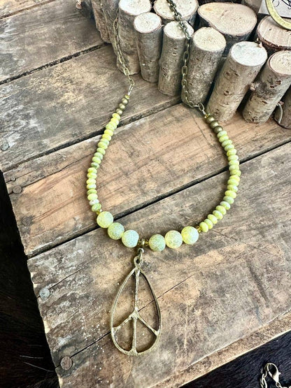 Citron Peace - Neck  - ivyandlavyboutique Scooples Jewelry