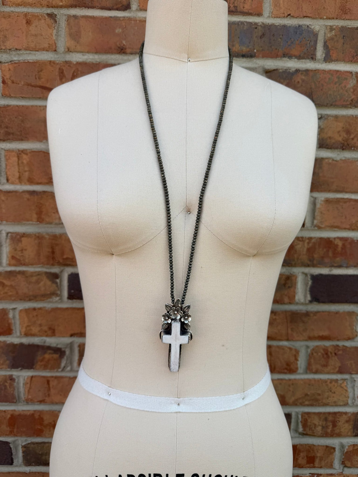 Cross w/ Flowers Necklace - ivyandlavyboutique ivyandlavyboutique