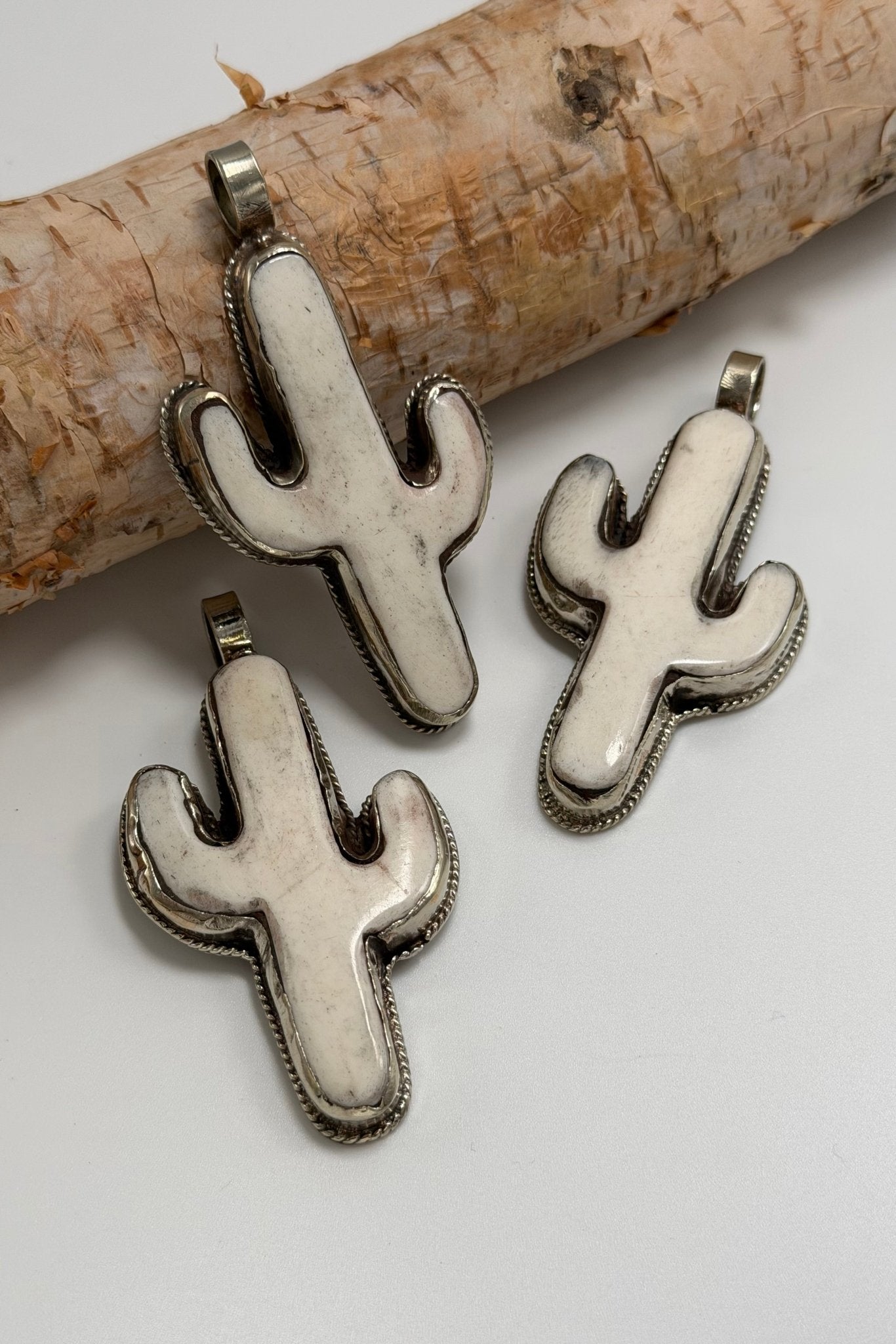 Desert Vibes Cactus Pendant - ivyandlavyboutique ivyandlavyboutique