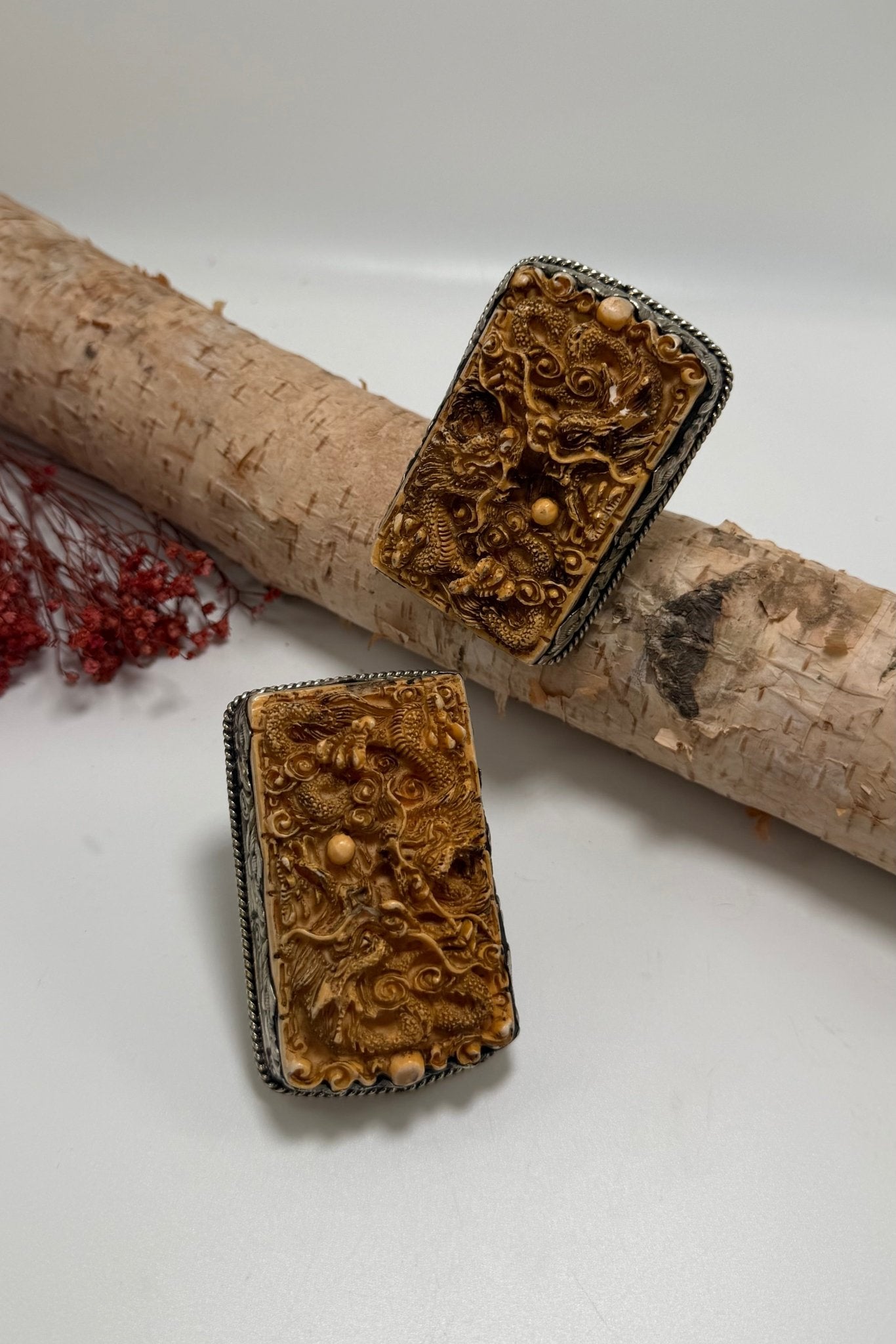 Dragon Carved Resin BIG Ring - ivyandlavyboutique ivyandlavyboutique