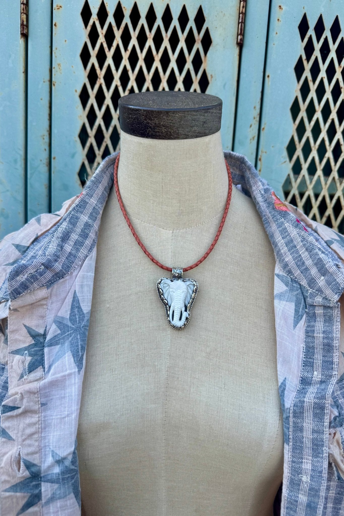 Elephant Shortie Necklace - ivyandlavyboutique ivyandlavyboutique