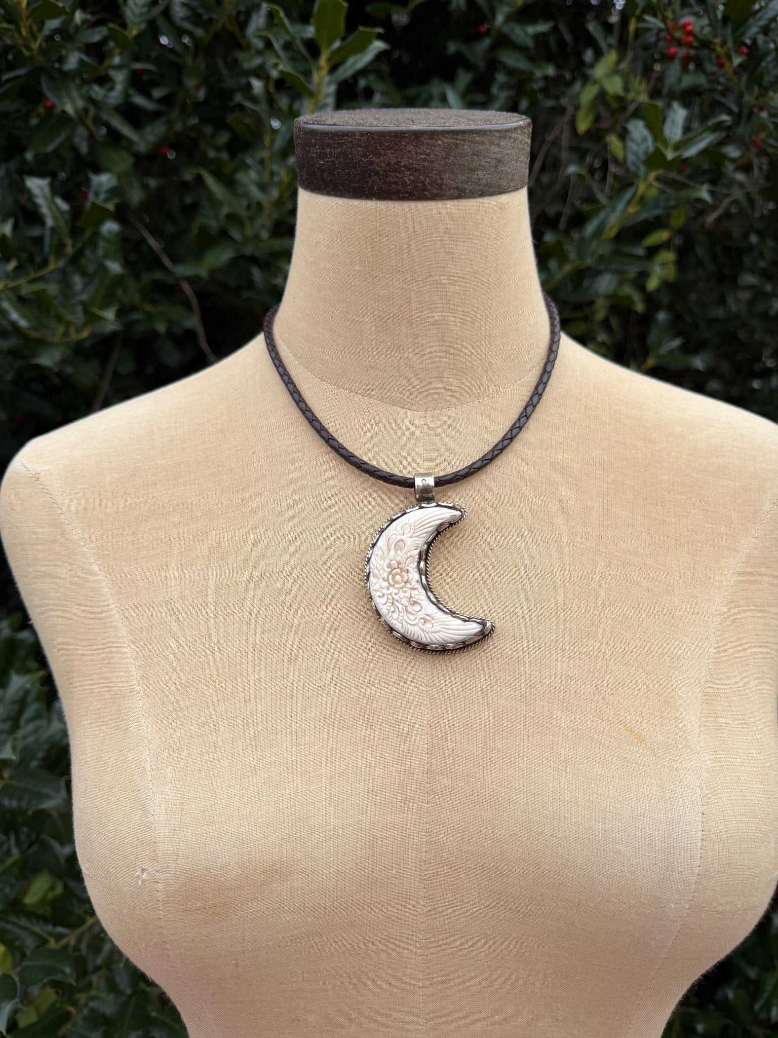 Etched Moon Choker Necklace - ivyandlavyboutique ivyandlavyboutique