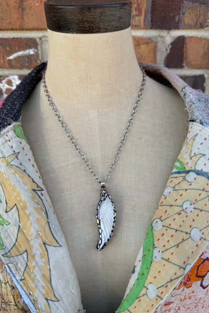 Feather in the Wind Necklace - ivyandlavyboutique ivyandlavyboutique