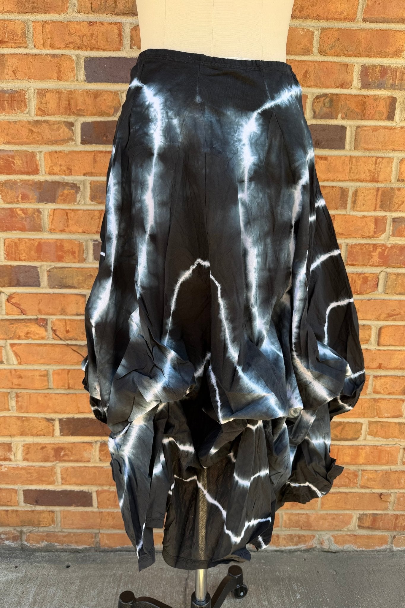 Funky Bubble Skirt in Black & White - ivyandlavyboutique LA Skirts