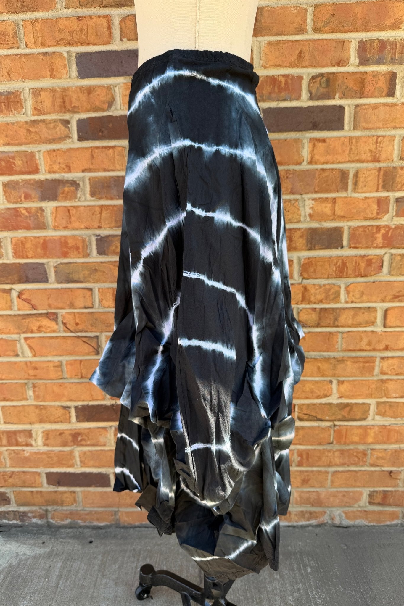 Funky Bubble Skirt in Black & White - ivyandlavyboutique LA Skirts