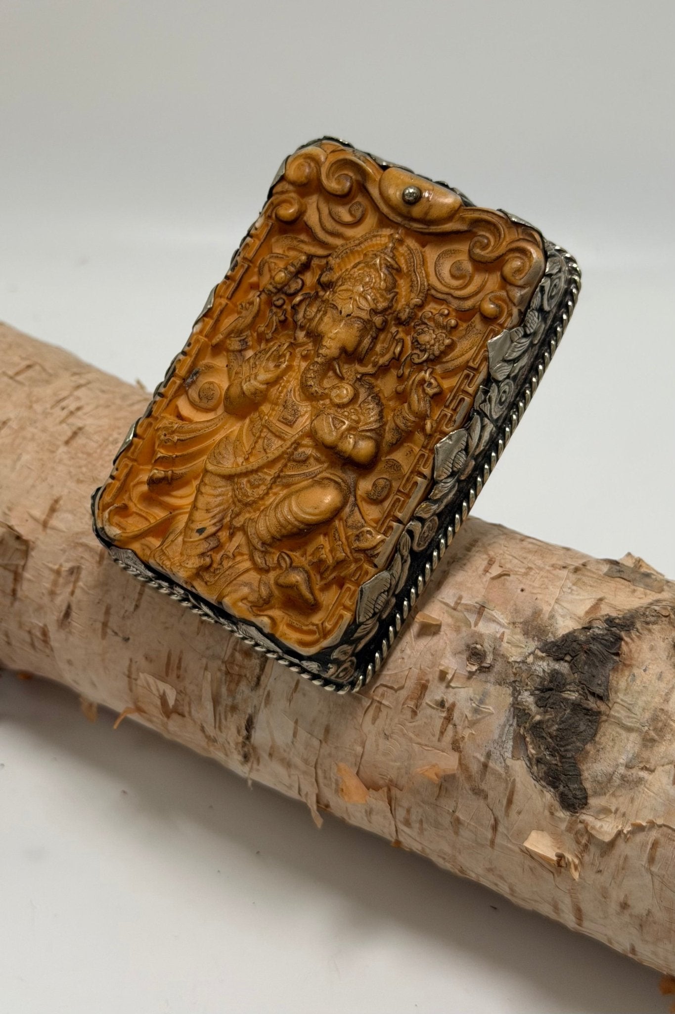 Ganesha Carved Resin BIG Ring - ivyandlavyboutique ivyandlavyboutique