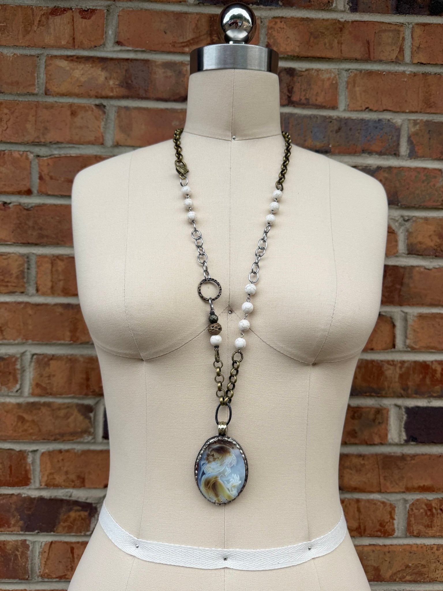 Girl in Pearl Statement Handmade Necklace - ivyandlavyboutique ivyandlavyboutique