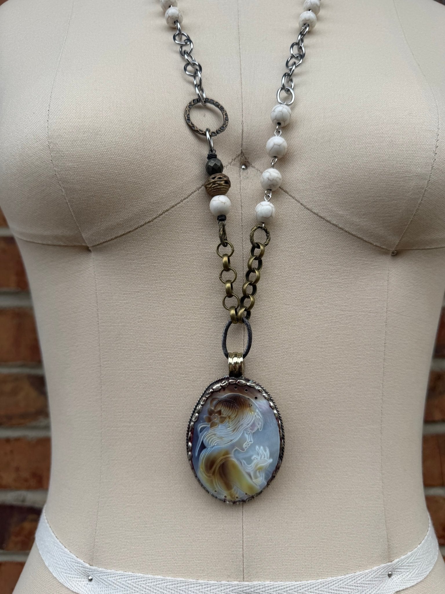 Girl in Pearl Statement Handmade Necklace - ivyandlavyboutique ivyandlavyboutique