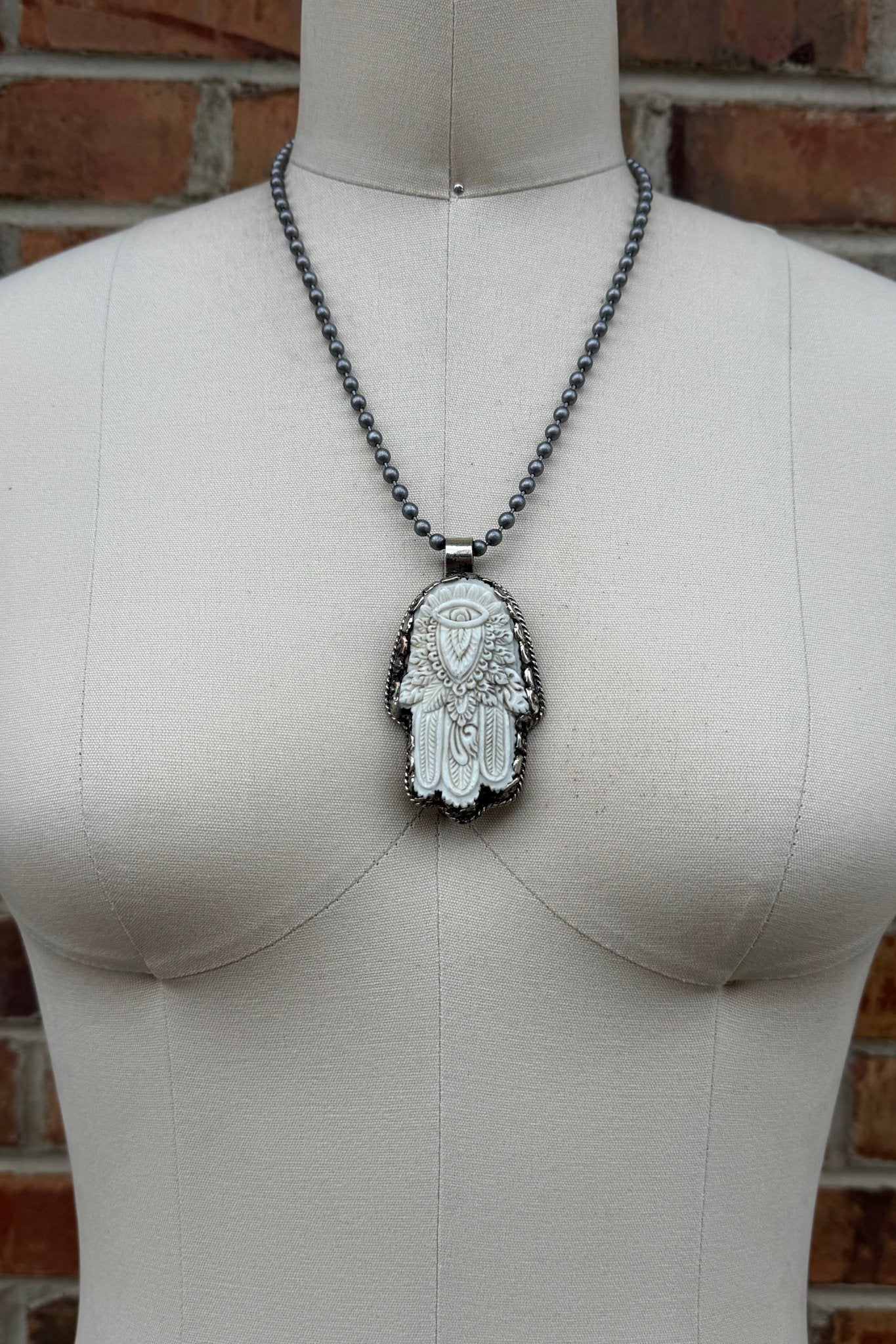 Give me your Hand Necklace - ivyandlavyboutique ivyandlavyboutique