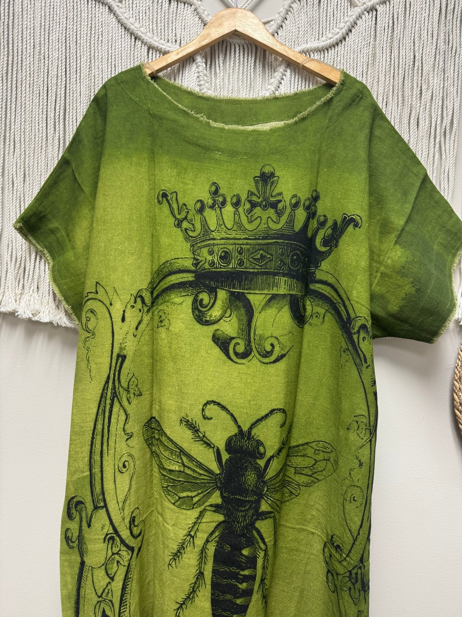 Green Buzzing Around Bee Hi Lo - ivyandlavyboutique I LOVE LINEN