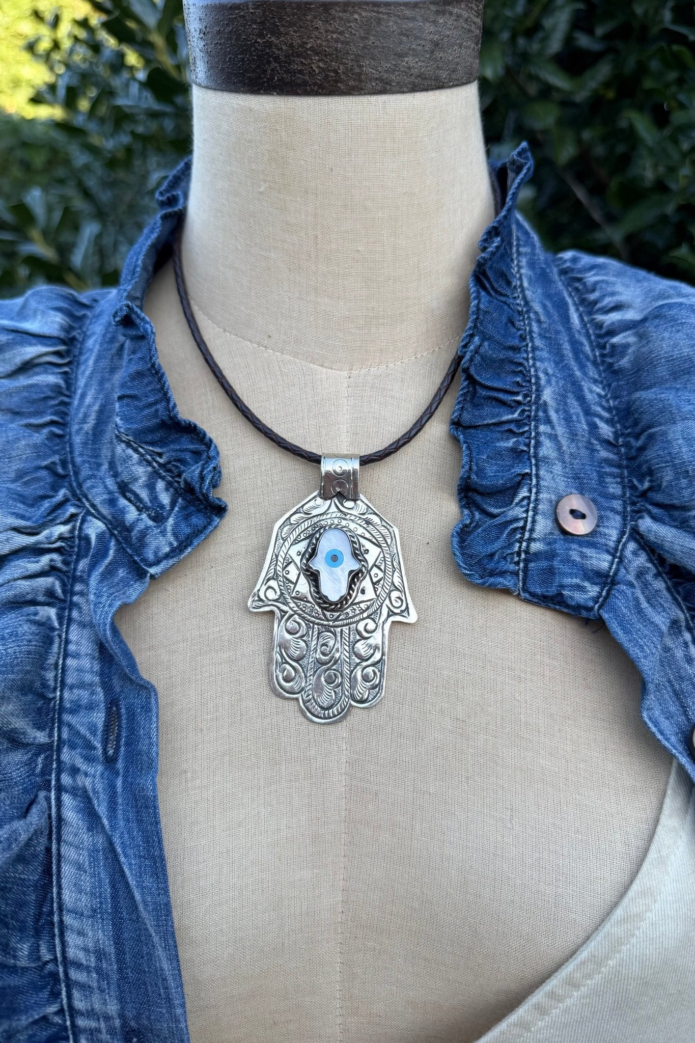 Hamsa Hand Choker Necklace w/ Mother of Pearl Center - ivyandlavyboutique ivyandlavyboutique