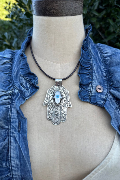 Hamsa Hand Choker Necklace w/ Mother of Pearl Center - ivyandlavyboutique ivyandlavyboutique