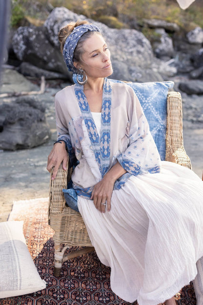 Head In The Clouds Pixie Duster Cropped Kimono w/ Stars - ivyandlavyboutique Market of Stars